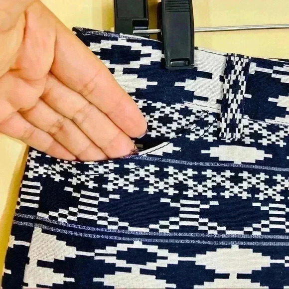 Laundry by Shelli Segal Navy & White Tribal Aztec Cotton Blend Shorts Size 8 - Picture 6 of 14